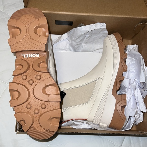 LAST PAIR NWT Sorel Boot 6.5 - Picture 4 of 8